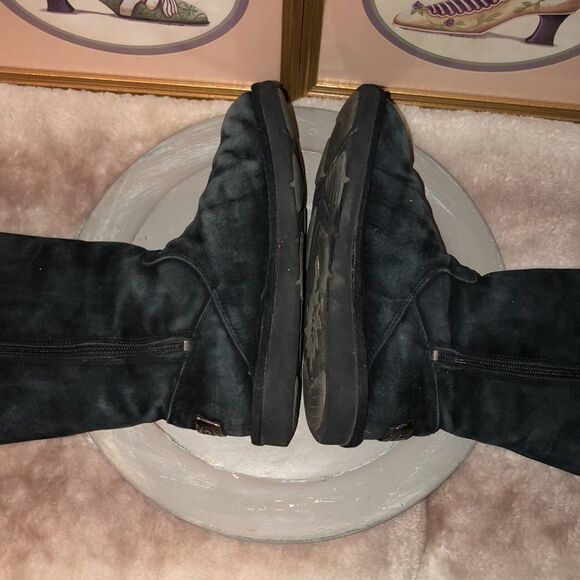 UGG 6 Tall Black Suede Boots - Picture 6 of 13